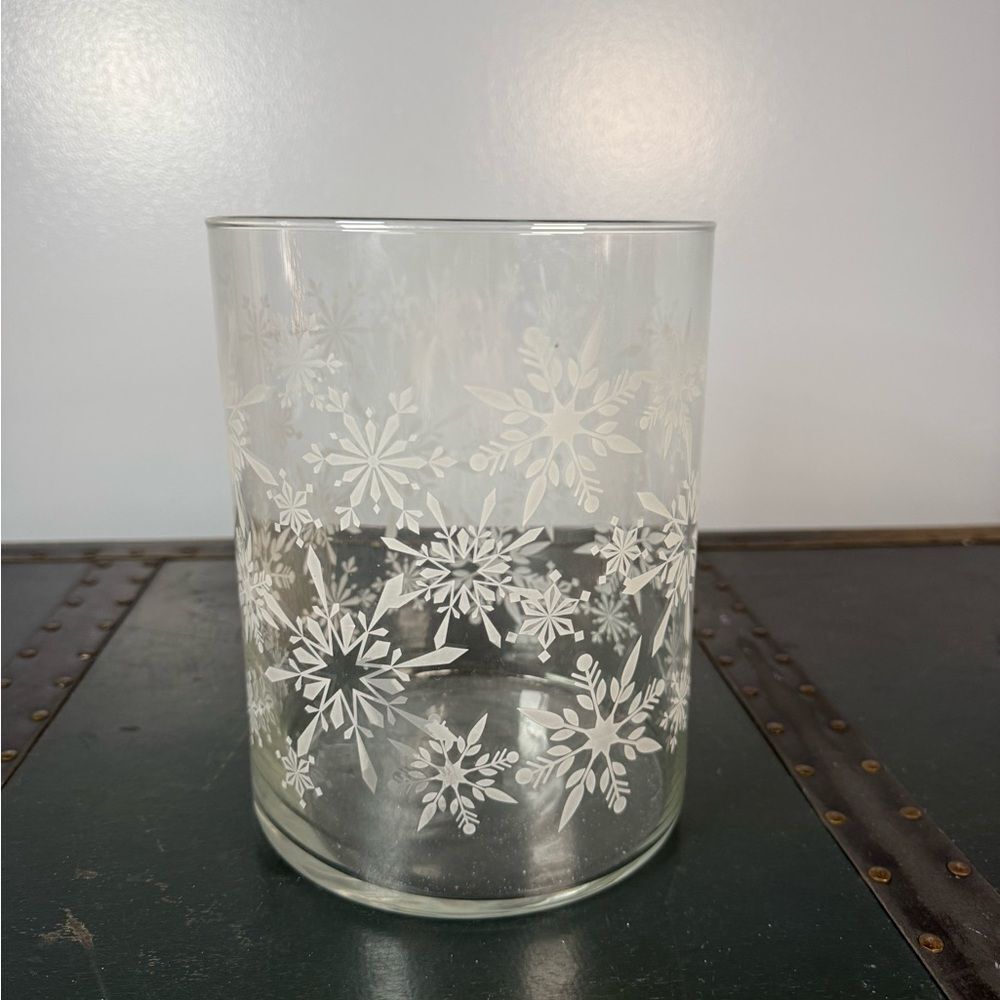 LARGE GLASS CANDLE HOLDER DECOR ETCHED WITH SNOWFLAKES 6” DIAMETER
